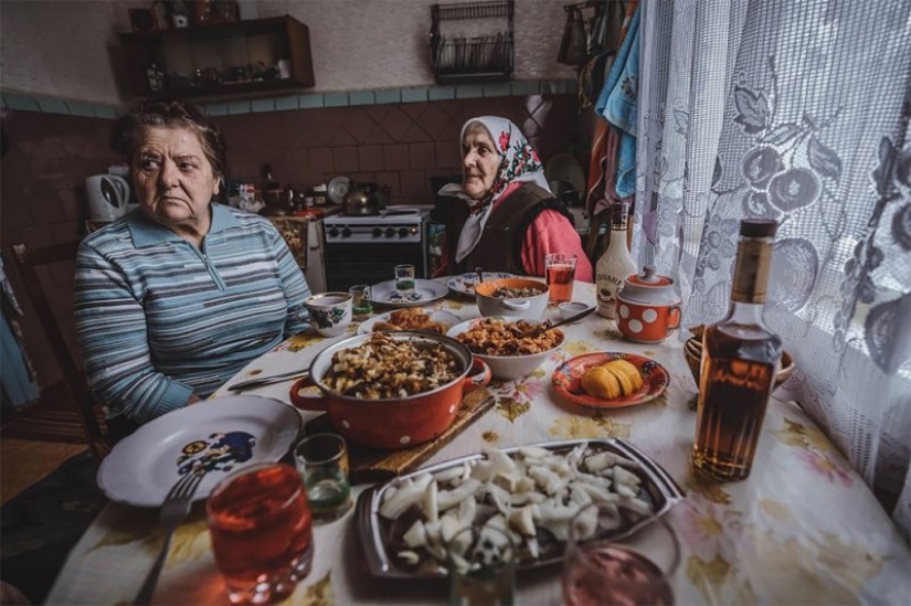 How do people who refused to leave the Chernobyl exclusion zone live now