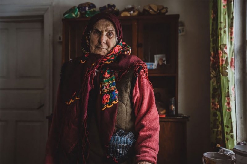 How do people who refused to leave the Chernobyl exclusion zone live now