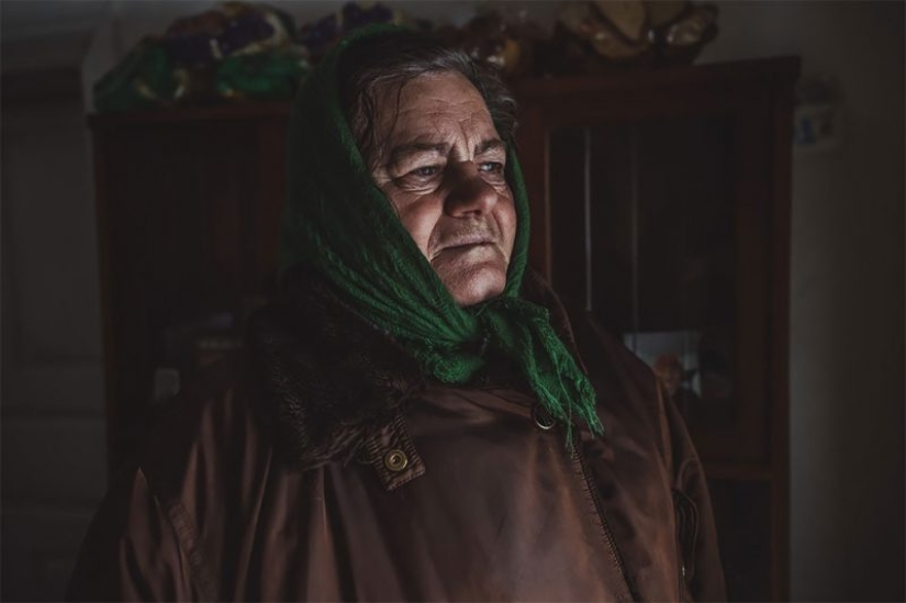 How do people who refused to leave the Chernobyl exclusion zone live now