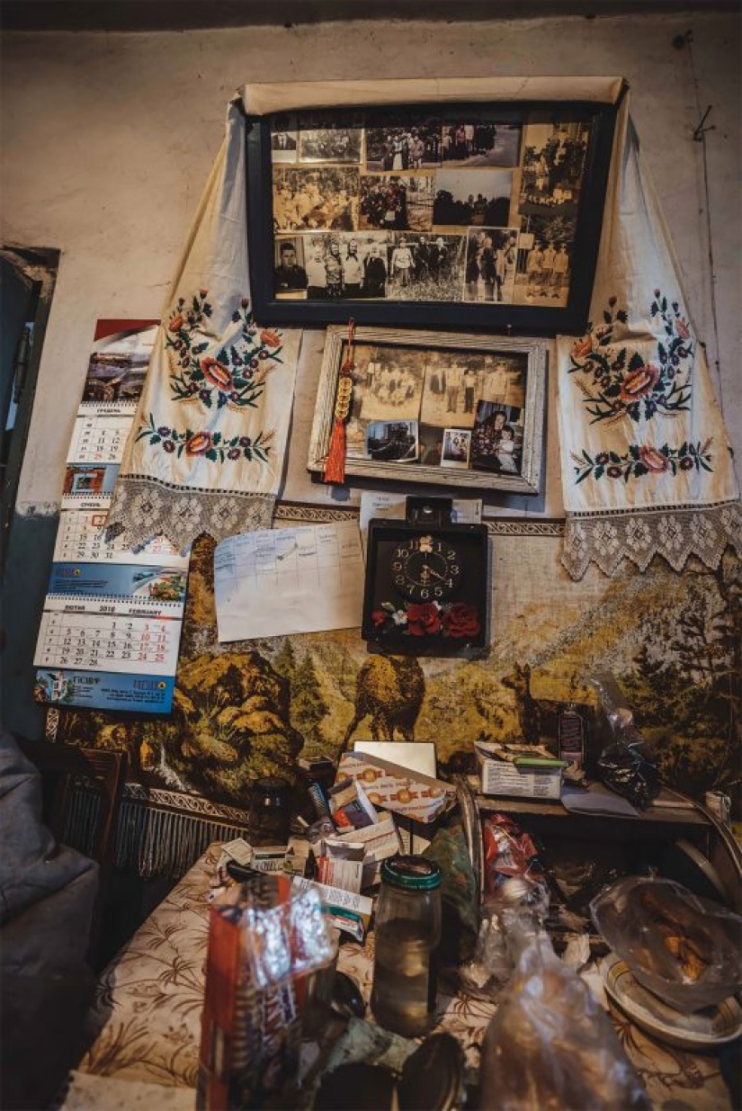 How do people who refused to leave the Chernobyl exclusion zone live now