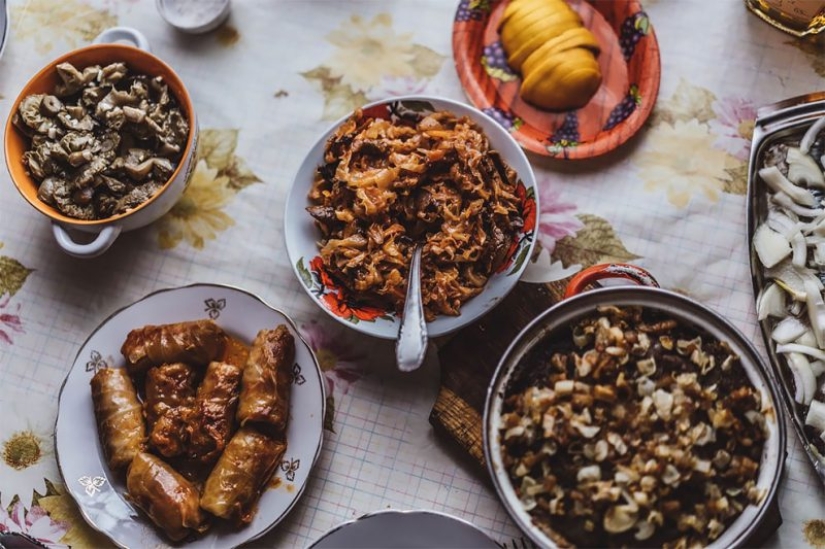 How do people who refused to leave the Chernobyl exclusion zone live now