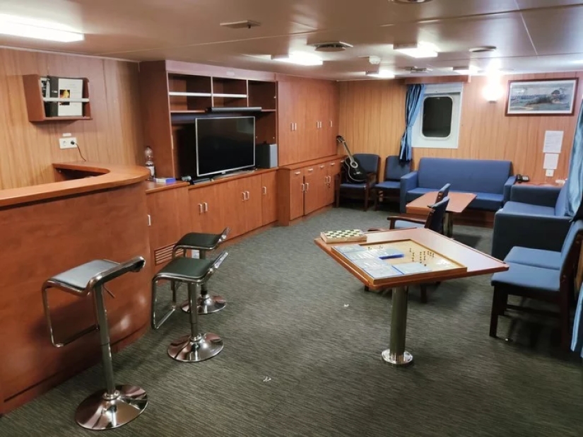 How do sailors live on a ship today