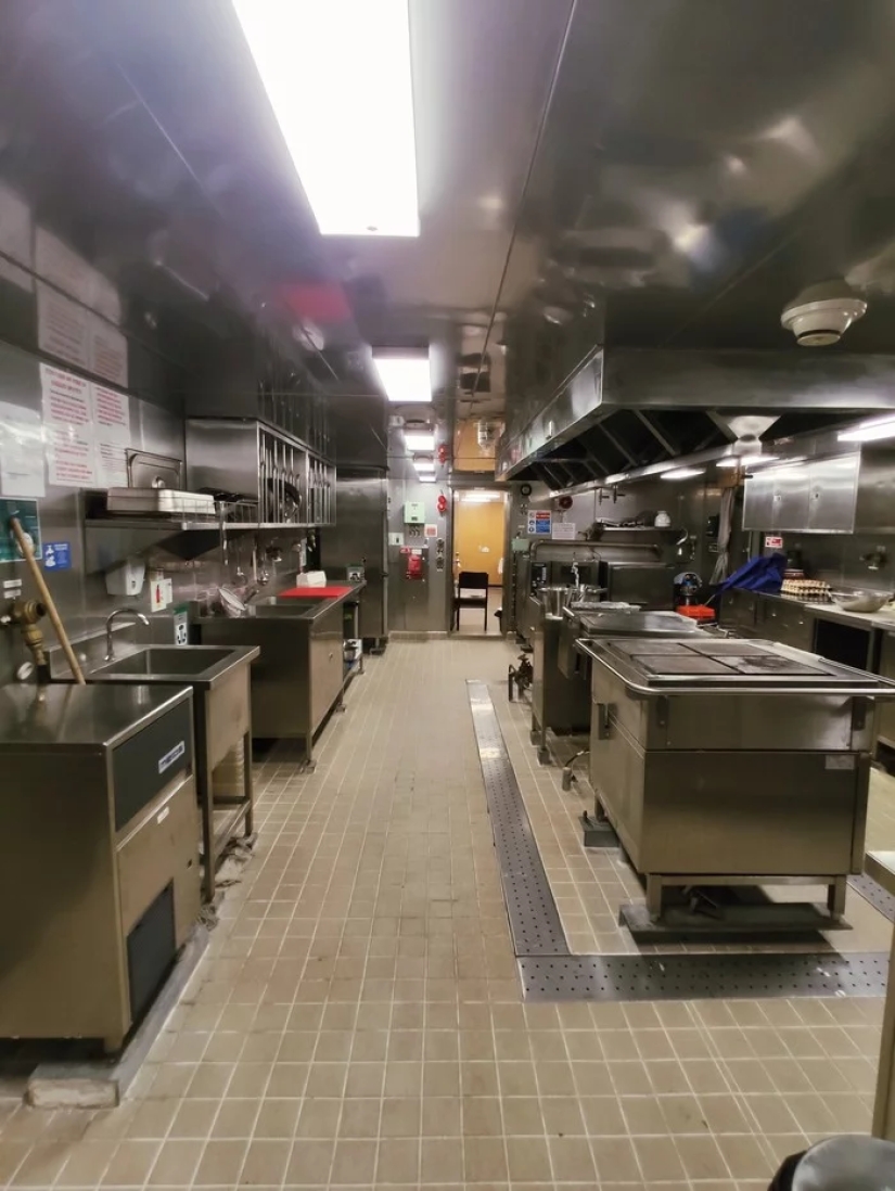 How do sailors live on a ship today