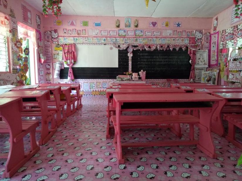 How do you like this, Snezhanna Denisovna?! Filipino teacher turned the classroom into a pink Hello Kitty paradise at her own expense How do you like this, Snezhanna Denisovna?! Filipino teacher turned the classroom into a pink Hello Kitty paradise at her own expense