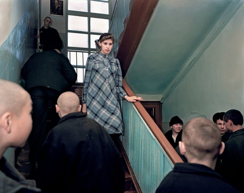 How do young prisoners live in Siberian colonies