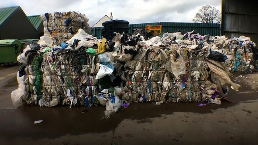 How in Britain garbage from plastic bottles is turned into super-strong roads