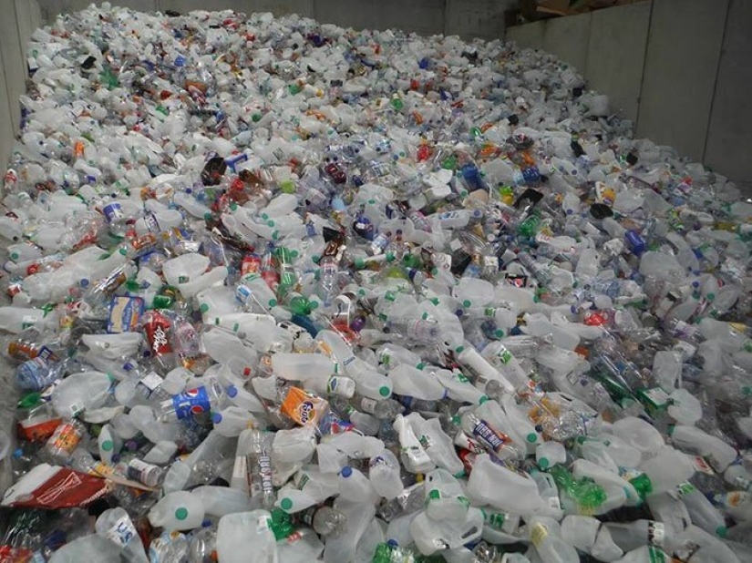 How in Britain garbage from plastic bottles is turned into super-strong roads