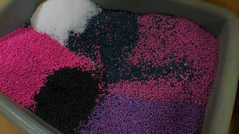 How in Britain garbage from plastic bottles is turned into super-strong roads