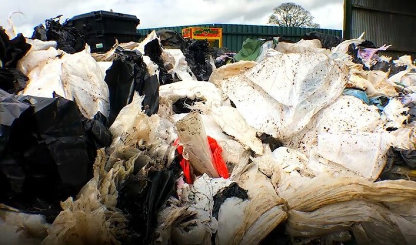 How in Britain garbage from plastic bottles is turned into super-strong roads