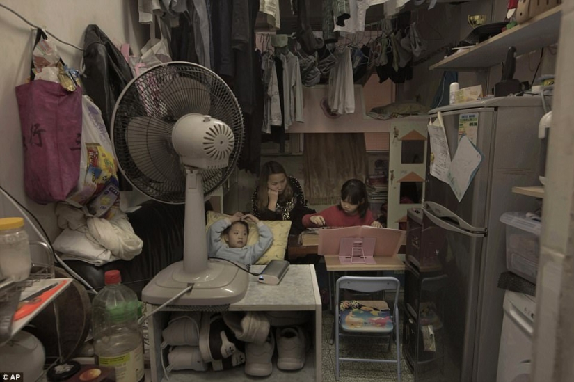 How people live in Hong Kong coffin apartments How people live in Hong Kong coffin apartments