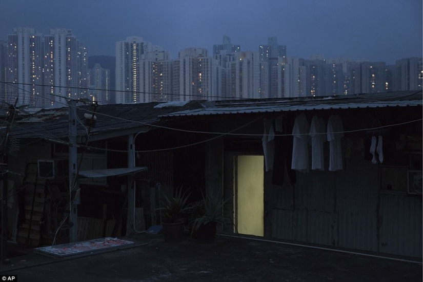 How people live in Hong Kong coffin apartments How people live in Hong Kong coffin apartments