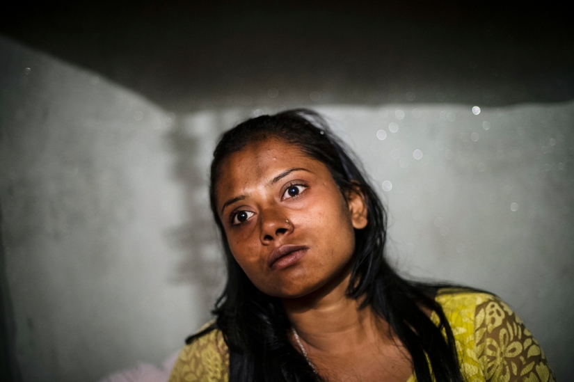 How prostitutes live and work in a 200-year-old brothel in Bangladesh How prostitutes live and work in a 200-year-old brothel in Bangladesh