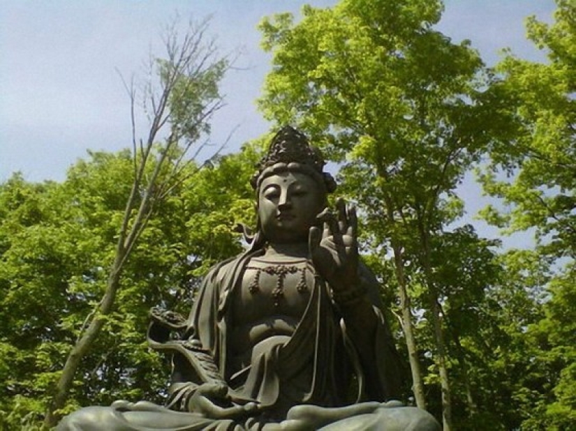How the largest Buddhist temple in Canada is being built