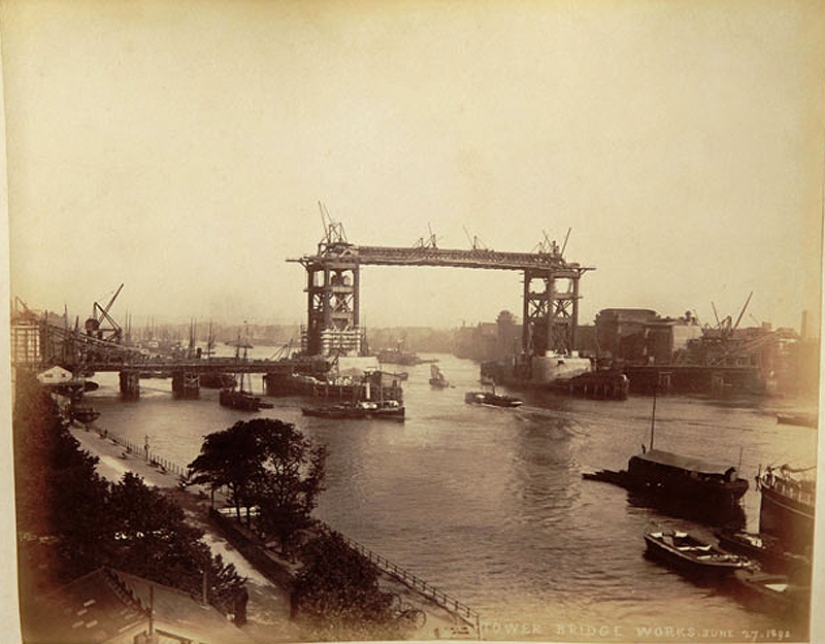 How the Tower Bridge was built How the Tower Bridge was built