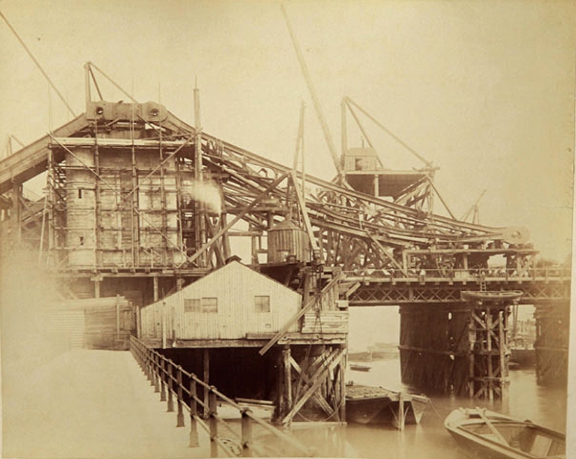 How the Tower Bridge was built How the Tower Bridge was built