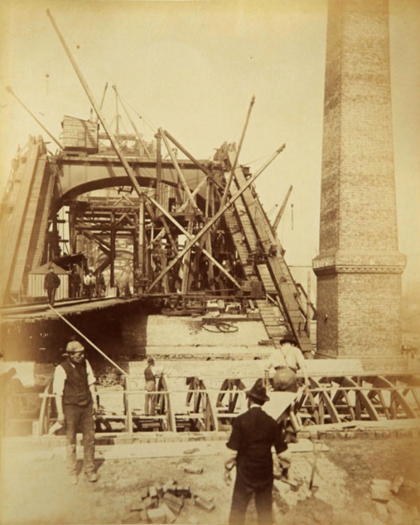 How the Tower Bridge was built How the Tower Bridge was built