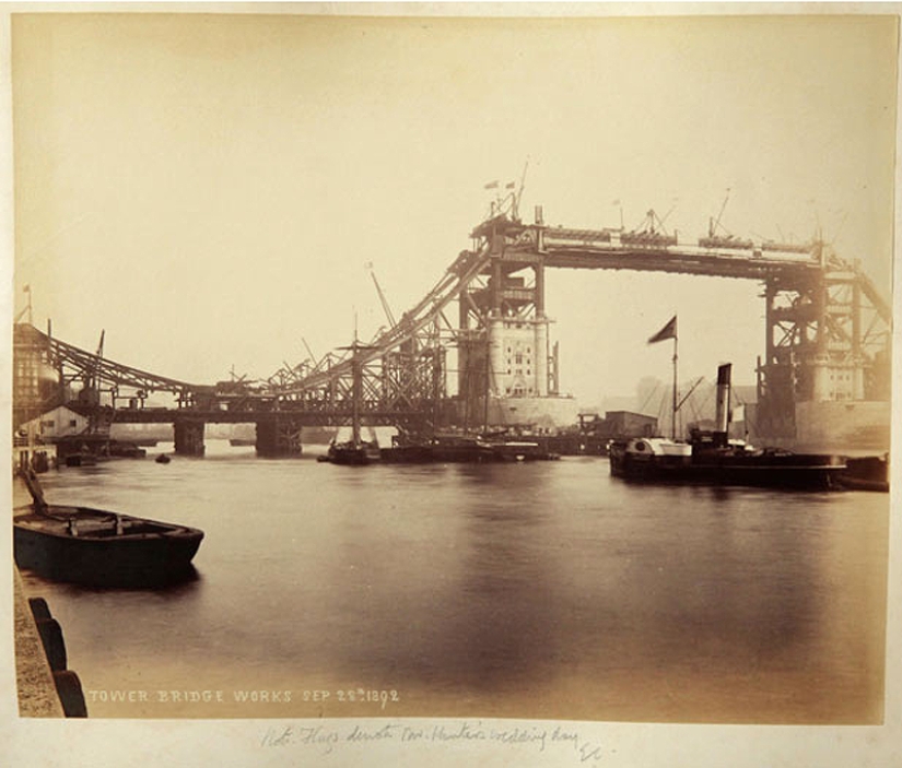 How the Tower Bridge was built How the Tower Bridge was built