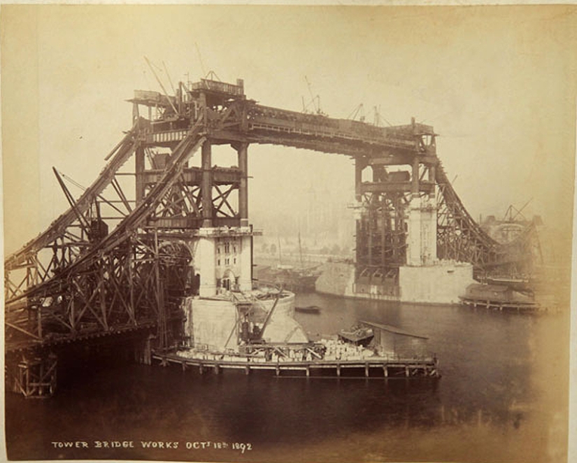 How the Tower Bridge was built How the Tower Bridge was built