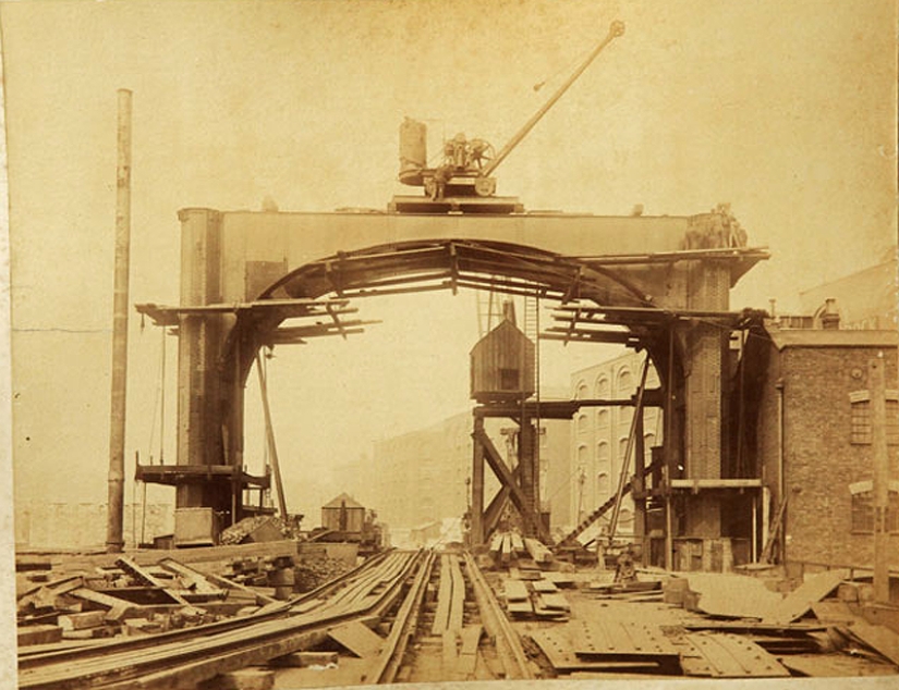 How the Tower Bridge was built How the Tower Bridge was built