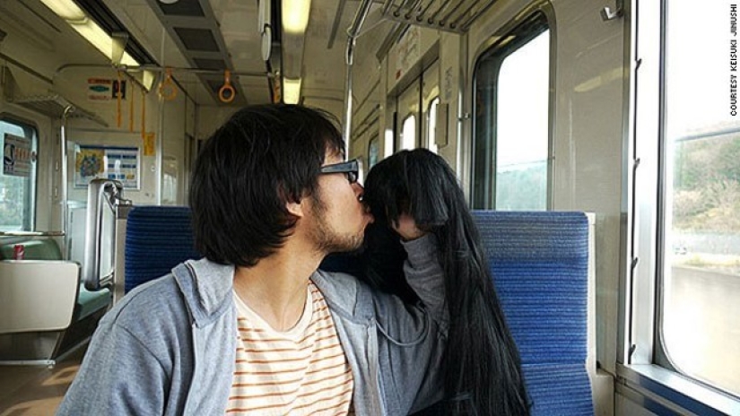 How to be photographed with a girlfriend if you... don't have a girlfriend How to be photographed with a girlfriend if you... don't have a girlfriend