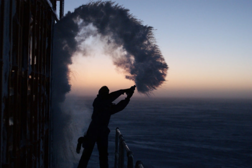 How to live at a temperature of -80: pictures from the most remote scientific base in the world How to live at a temperature of -80: pictures from the most remote scientific base in the world