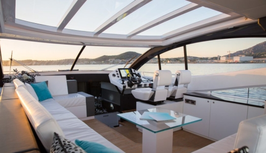 How to spend an unforgettable summer: yacht rental experience