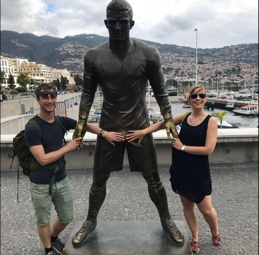 "Huevos de oro": apasionados fanáticos de Cristiano Ronaldo pulieron la estatua del famoso jugador de fútbol