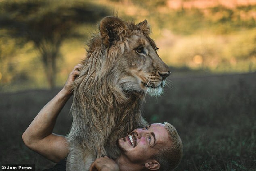 Hugging the Lions: Dean Schneider, the Swiss financier who gave up everything and went to Africa Hugging the Lions: Dean Schneider, the Swiss financier who gave up everything and went to Africa