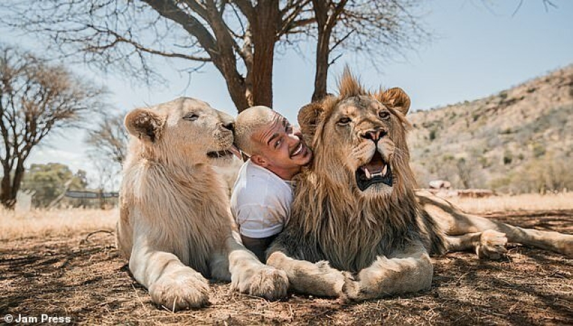 Hugging the Lions: Dean Schneider, the Swiss financier who gave up everything and went to Africa Hugging the Lions: Dean Schneider, the Swiss financier who gave up everything and went to Africa
