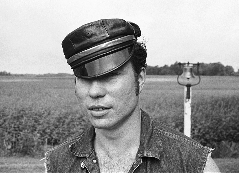 Humpback weekend: retro photos of bikers of non-traditional sexual orientation