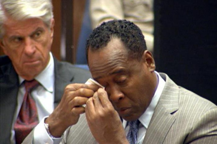 "I hope he atones for his sins in hell": doctor accused Michael Jackson's father of castration of his son "I hope he atones for his sins in hell": doctor accused Michael Jackson's father of castration of his son