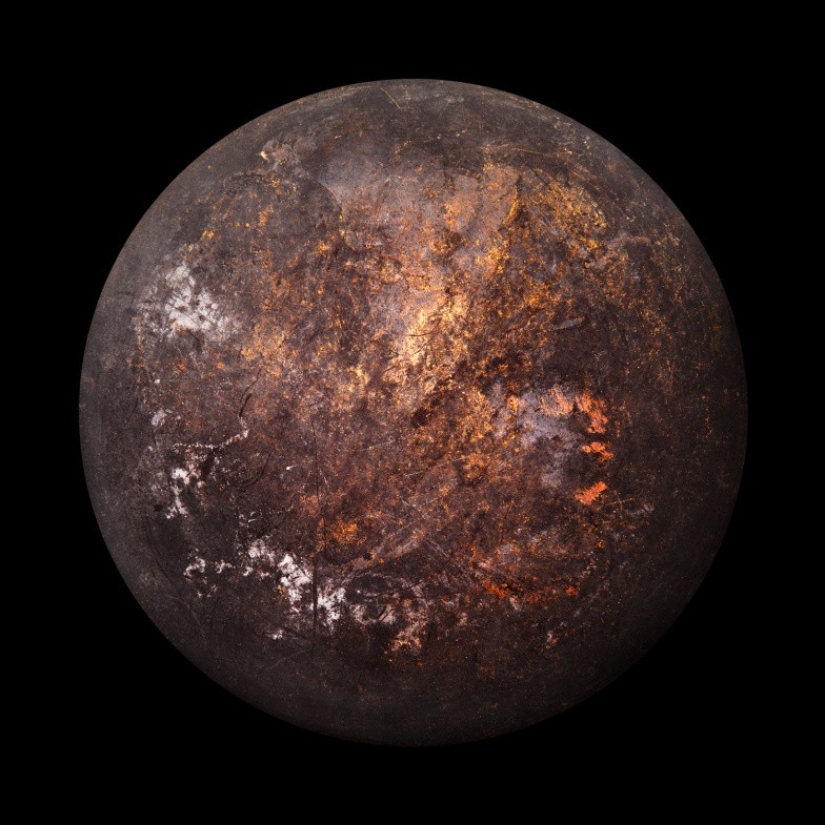 "Imágenes espaciales" de los fondos de ollas y sartenes viejas del fotógrafo Christopher Jonassen "Imágenes espaciales" de los fondos de ollas y sartenes viejas del fotógrafo Christopher Jonassen