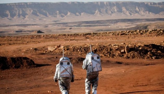 In a rocky Israeli crater, scientists simulate life on Mars In a rocky Israeli crater, scientists simulate life on Mars
