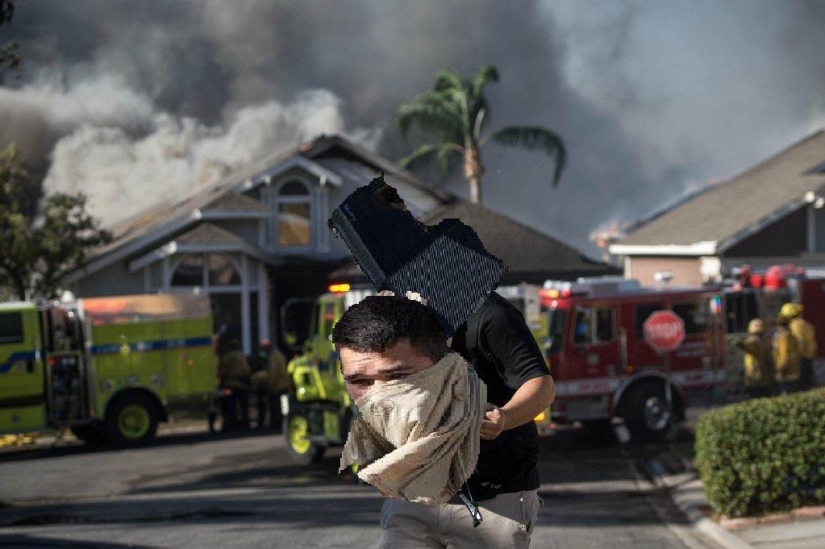 In case of fire, the first to take out the Xbox: a photo of the victim with a game console has gone viral In case of fire, the first to take out the Xbox: a photo of the victim with a game console has gone viral