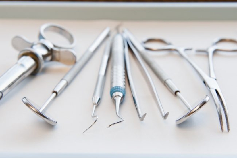 In China, a robot dentist inserted human teeth for the first time