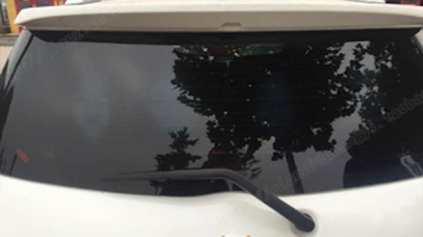 In China, they came up with stickers on cars to teach fans to dazzle with a high beam In China, they came up with stickers on cars to teach fans to dazzle with a high beam