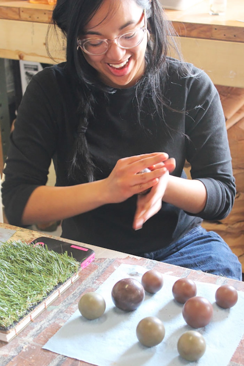 In Japan, they got to the dirt: the Japanese polish balls from the ground to a perfect shine In Japan, they got to the dirt: the Japanese polish balls from the ground to a perfect shine