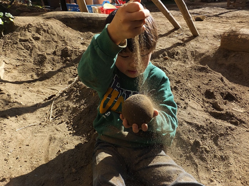 In Japan, they got to the dirt: the Japanese polish balls from the ground to a perfect shine In Japan, they got to the dirt: the Japanese polish balls from the ground to a perfect shine
