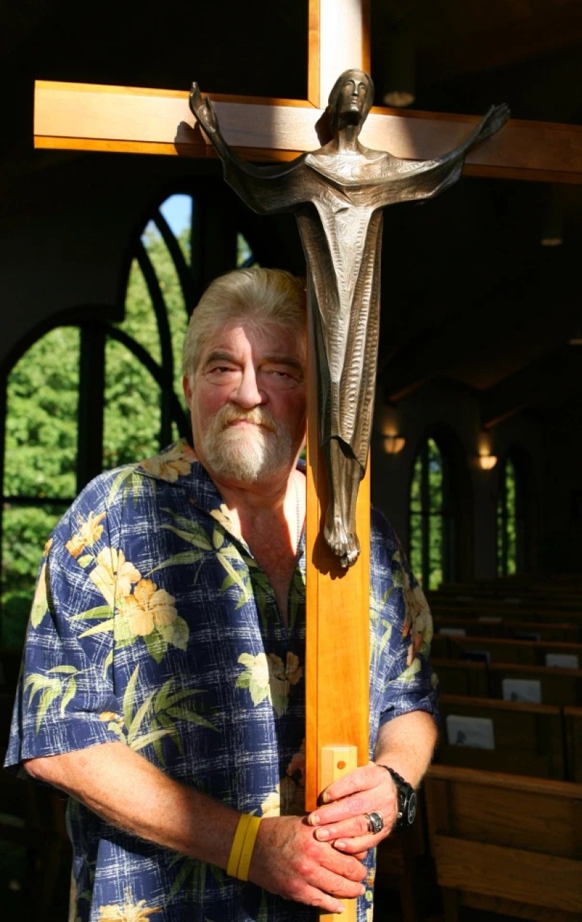 In the cage of condemnation: how Mel Gibson found himself on the edge of failure because of his inner demons