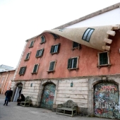 In the hands of this Briton, houses melt, fly and slide to the feet of passers-by