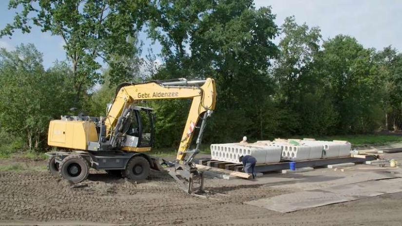 In the Netherlands, a bridge capable of supporting 40 trucks was printed on a 3D printer In the Netherlands, a bridge capable of supporting 40 trucks was printed on a 3D printer