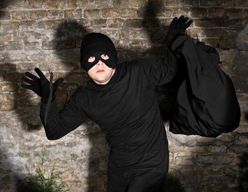 In the UK, a judge pitied a "loser thief" for his pathetic robberies