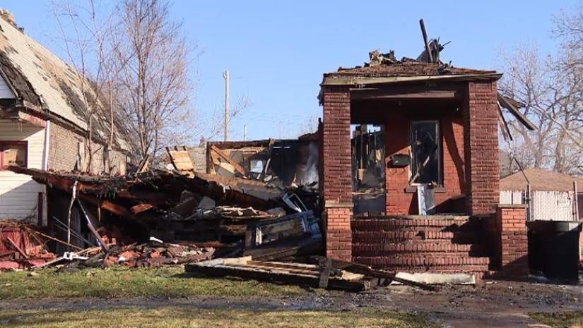 In the United States, a scandal broke out over selfies of firefighters against the background of a burning house