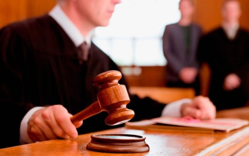 In the USA, a one-year-old boy appeared in court and voluntarily agreed to leave the country