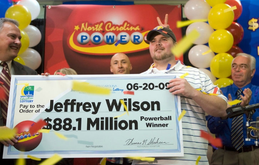 In the USA, the largest jackpot in the world was drawn in the lottery — $ 1.5 billion In the USA, the largest jackpot in the world was drawn in the lottery — $ 1.5 billion