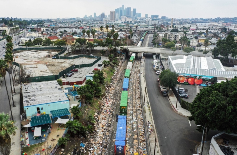 In the USA, the tradition of robbing mail trains has been revived In the USA, the tradition of robbing mail trains has been revived