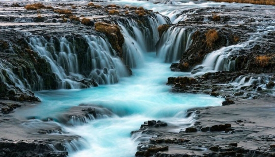 Incluso tu ratón vibrará con la fuerza y la energía de estas cascadas Incluso tu ratón vibrará con la fuerza y la energía de estas cascadas