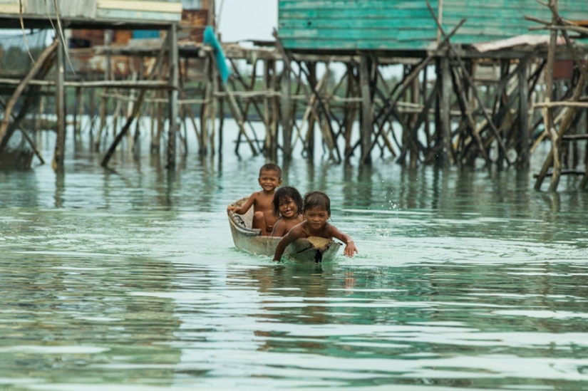 Increíble vida de gitanos marinos de la isla de Borneo