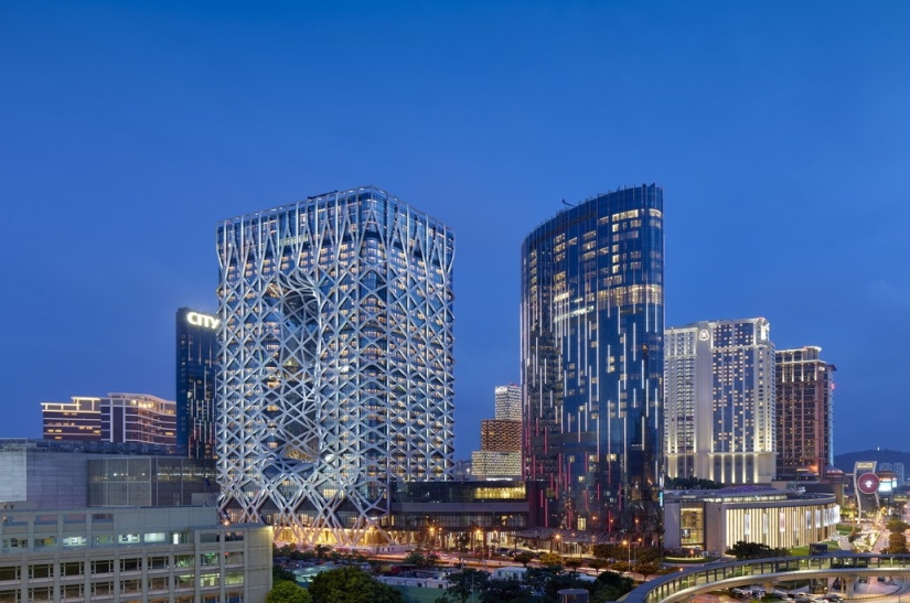 Incredible Morpheus in Macau: a futuristic hotel with an exoskeleton has been opened in the gaming capital