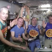 "Inesperadamente delicioso": los astronautas de la ISS cocinaron pizza en el espacio